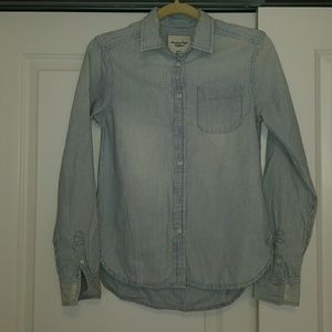 American Eagle Outfitters botton down shirt